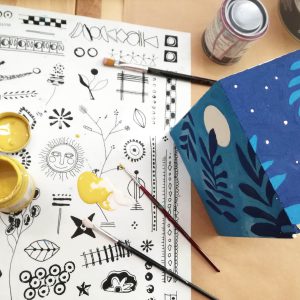 Chustecznik „na dzień i na noc” – malowany farbami Annie Sloan